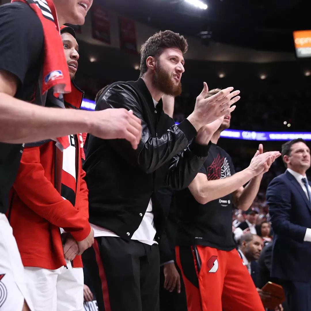 赛地聚焦——NBA总决赛今夜热度飙升；阿斯顿维拉绝杀压哨；球迷炸锅；资深球员宣示担当的简单介绍